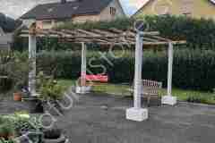 04-Pergola-handgespitzt-mit-Sockel