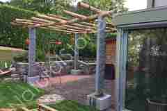 18-Pergola-mit-Sockel-Kastanienholz-NormalQualitaet