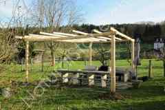 Holz-Pergola-Kastanien-rundholz_top-Kerbe