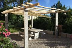 Pergola-Sonnensegel-kastanienholz